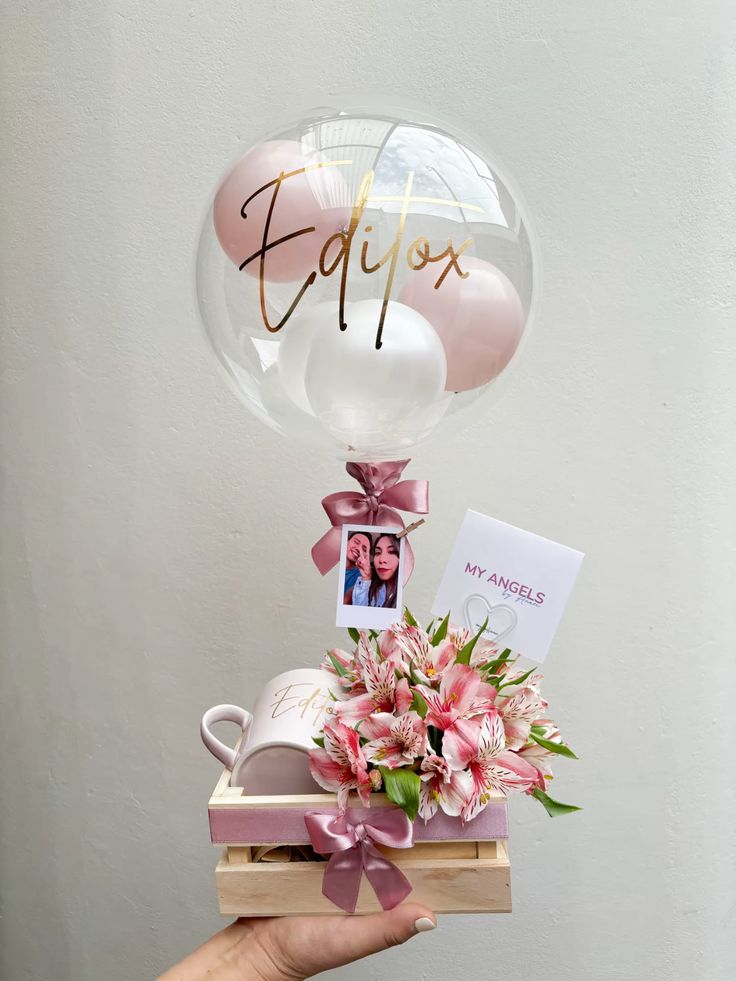 Caja de regalo personalizada con whisky y chocolates